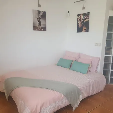 Modern Naciones Apartment